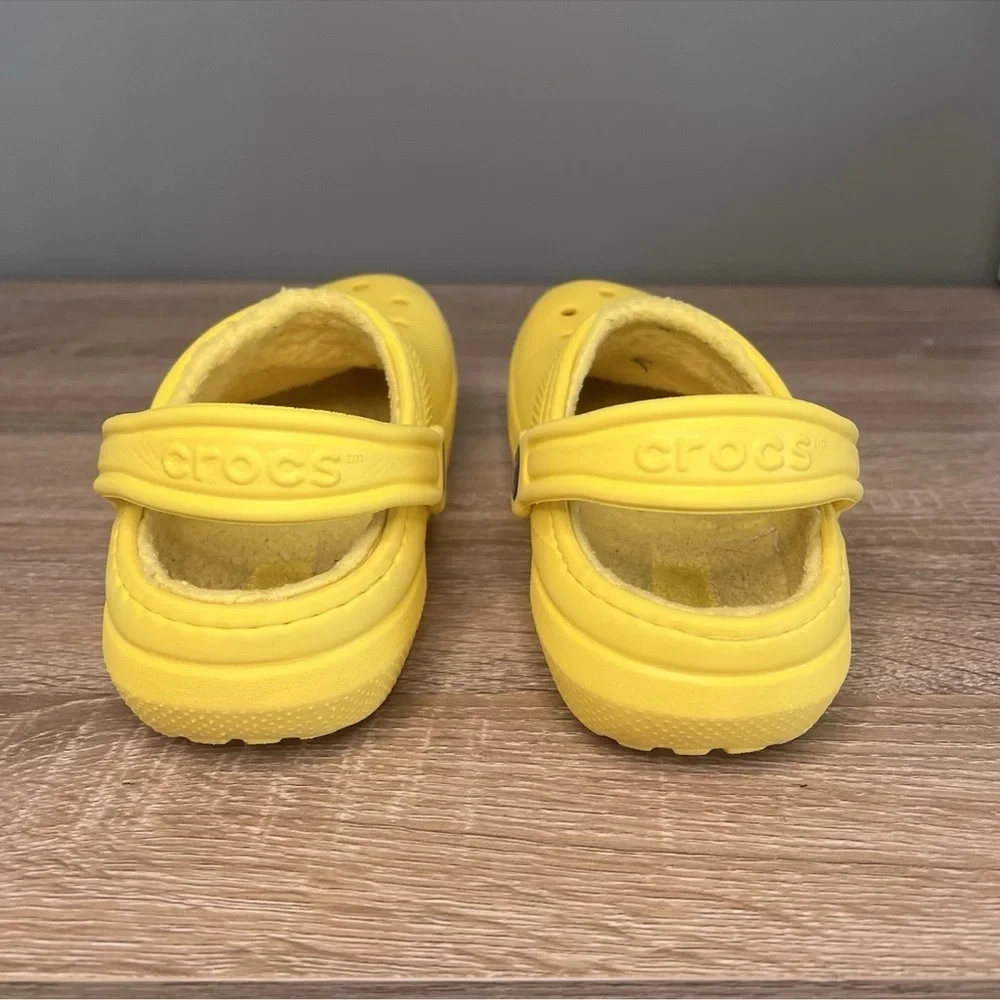 Crocs Youth J2 Fleece-Lined Classic Clogs Yellow | Kids Slip-On Shoes - Picture 6 of 7